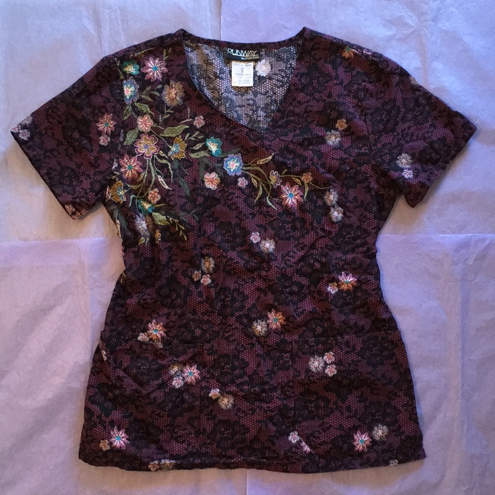 Cherokee Runway Floral Imprinted Lace Scrub Top Size Small